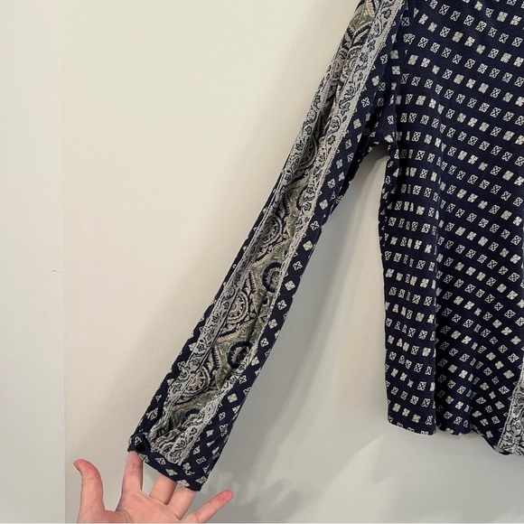 Women’s Lucky Brand blue boho patterned long sleeve blouse size large L - Picture 2 of 4